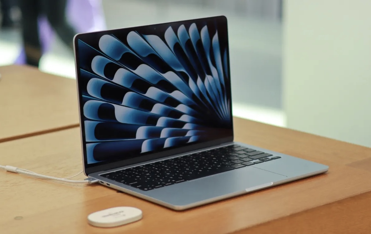 Apple affordable MacBook A18 Pro