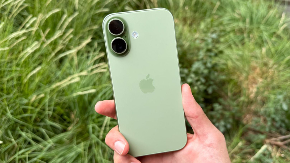 iPhone 17 display brightness comparison