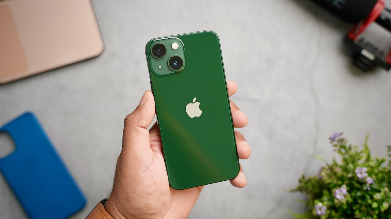 iPhone 13 mini ergonomic compact design